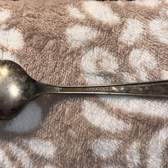 1960’s;spoons;VintageMeriden;Silverplate co.;silver spoons;set of 2 for $75obo - Picture 9 of 12